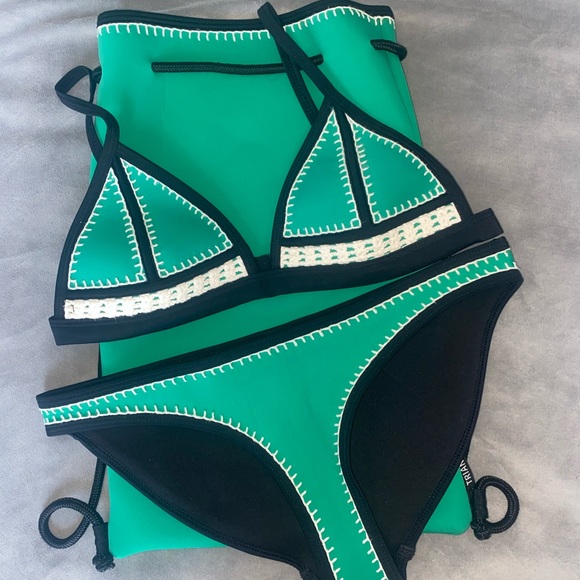 Triangl Bikini Set + Drawstring Bag - Picture 1 of 3